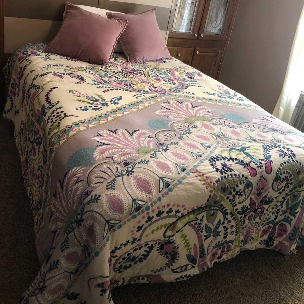 ANTHROPOLOGIE BEDDDING FULL/QUEEN